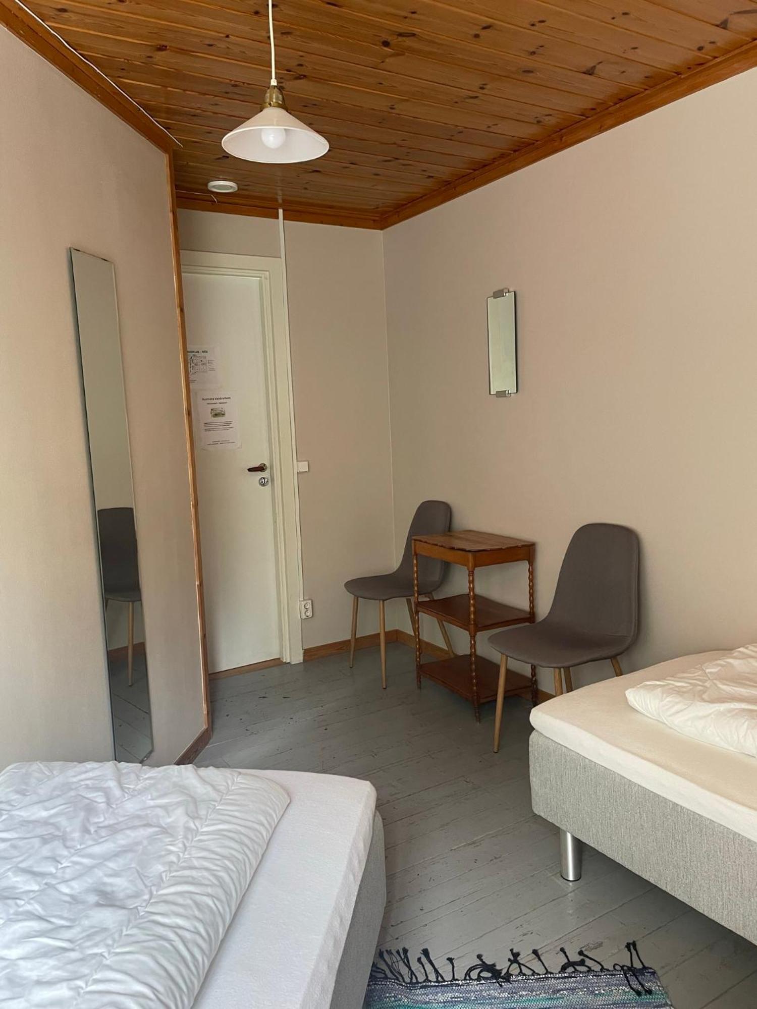 Kustnaera Vandrarhem Hamburgsund Room photo