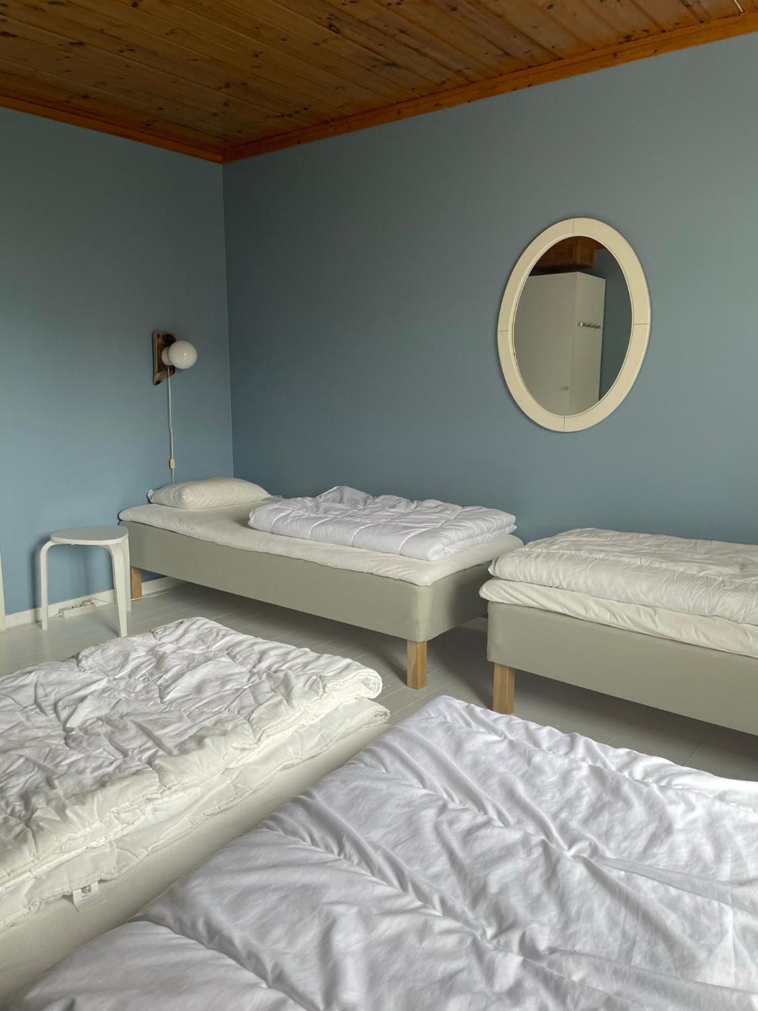 Kustnaera Vandrarhem Hamburgsund Room photo