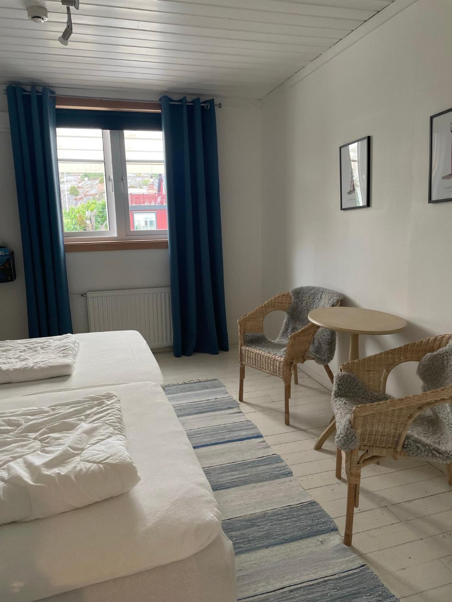 Kustnaera Vandrarhem Hamburgsund Room photo