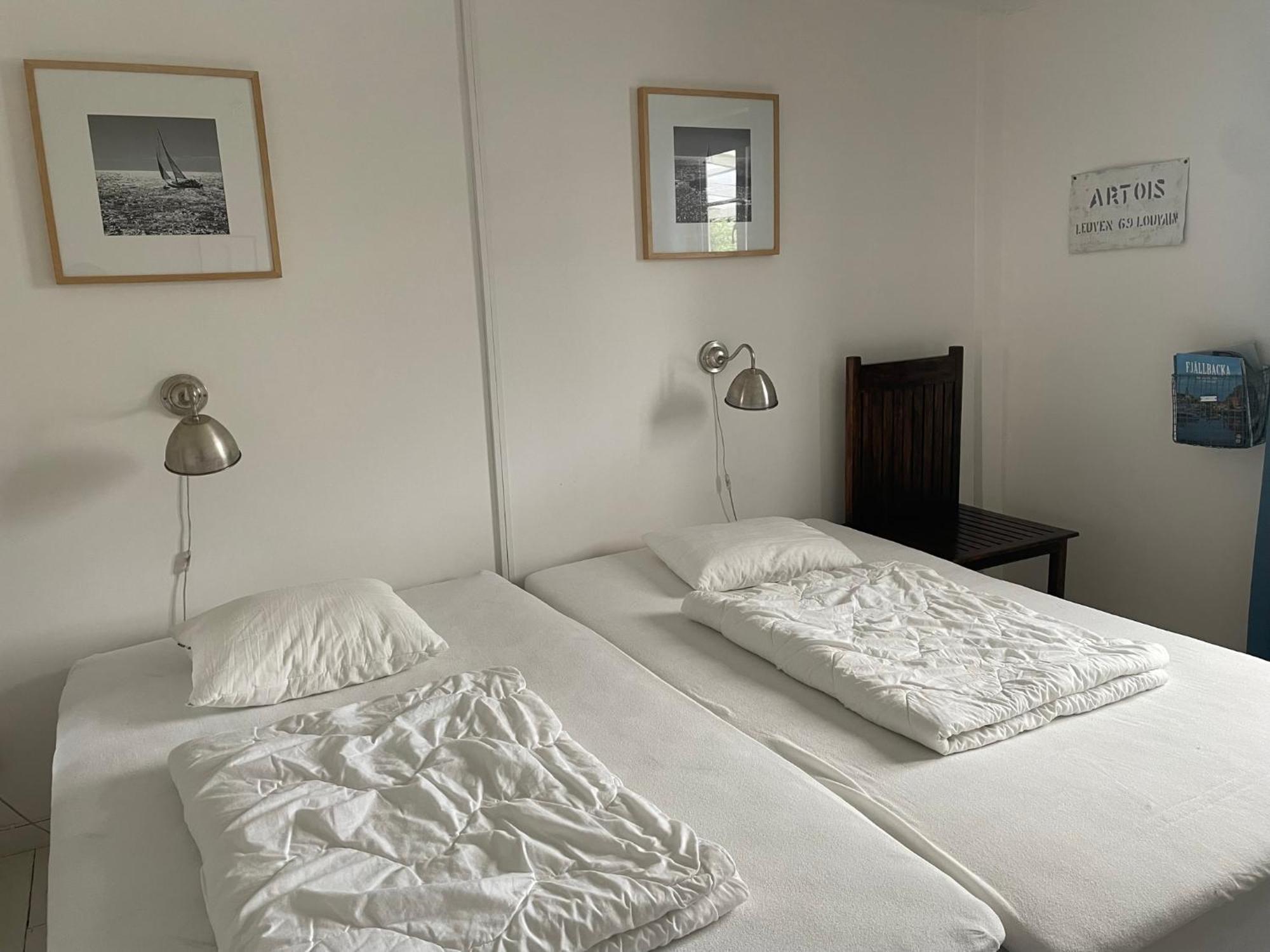 Kustnaera Vandrarhem Hamburgsund Room photo