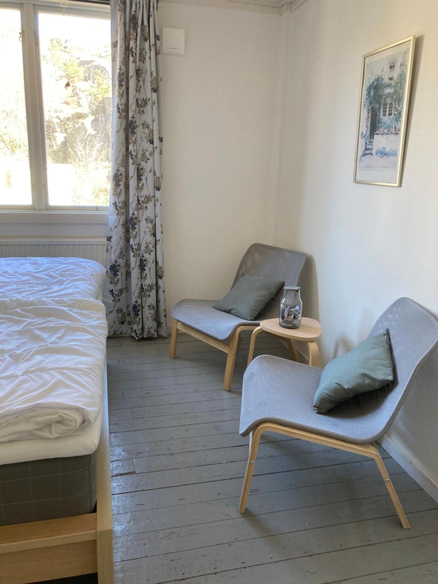 Kustnaera Vandrarhem Hamburgsund Room photo