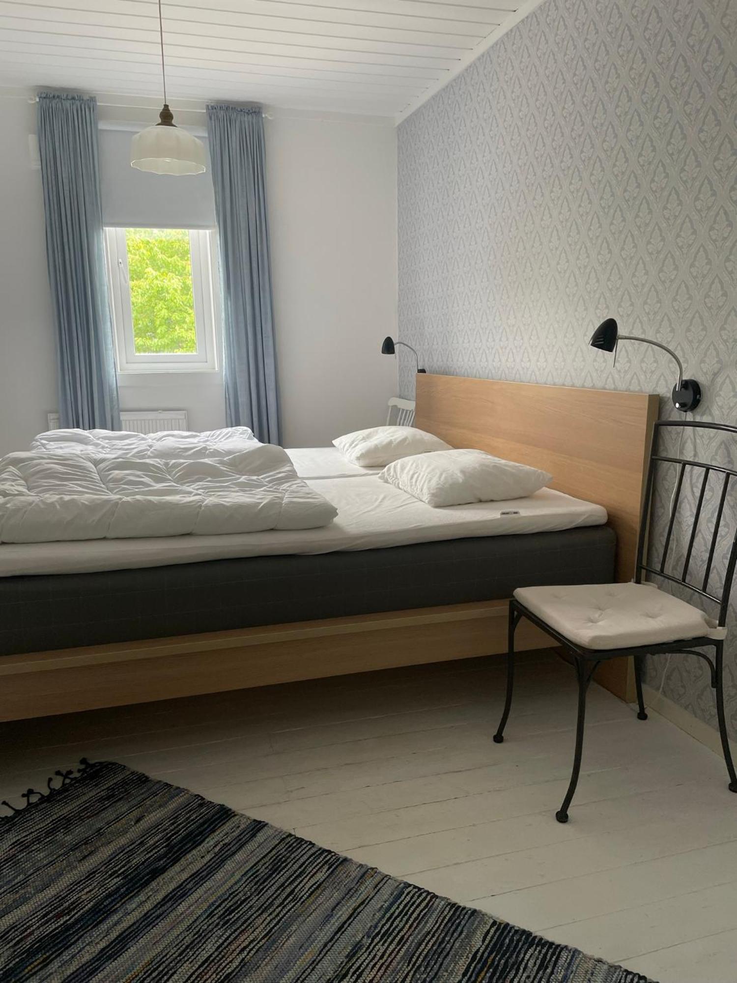 Kustnaera Vandrarhem Hamburgsund Room photo