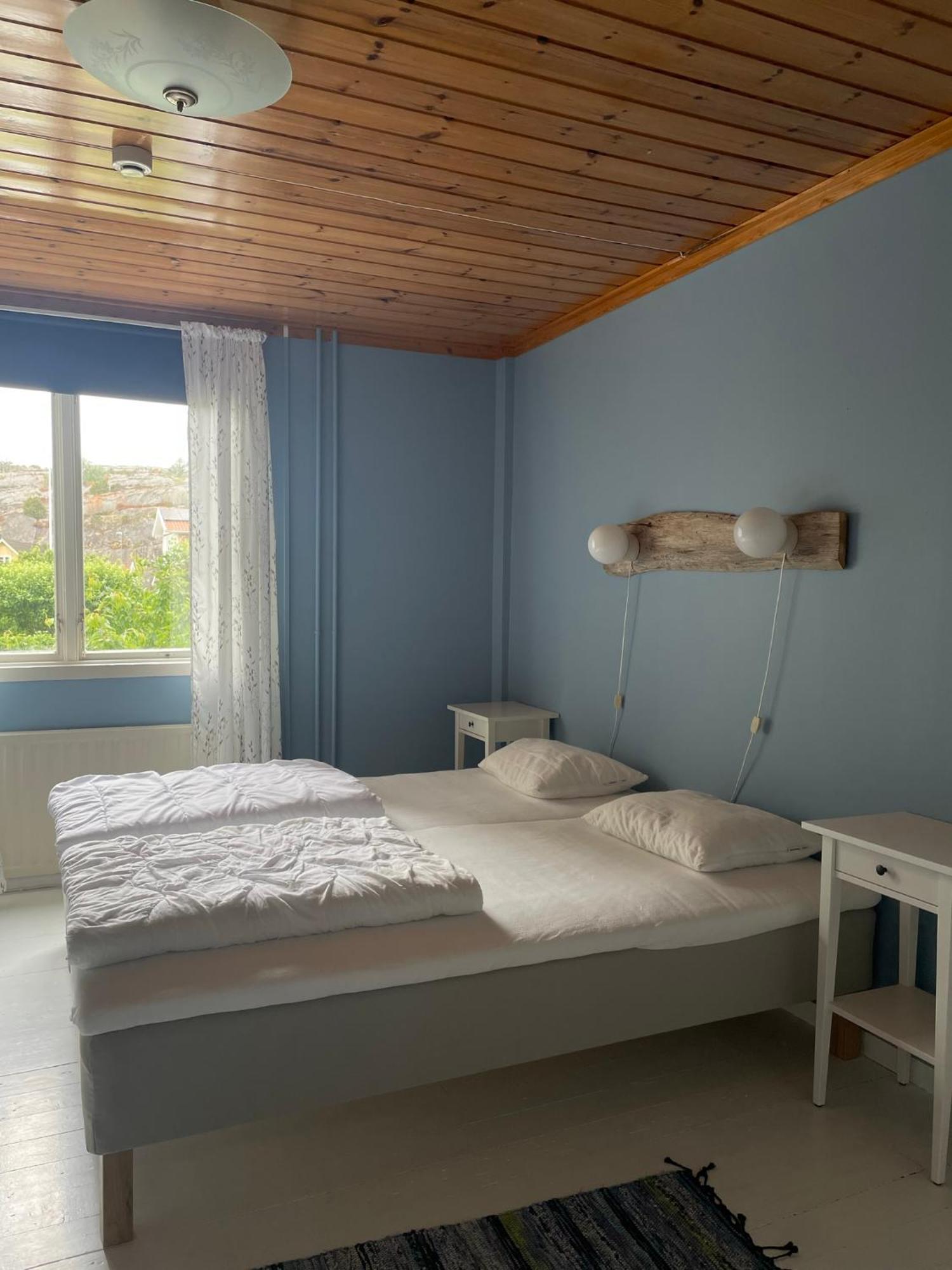 Kustnaera Vandrarhem Hamburgsund Room photo