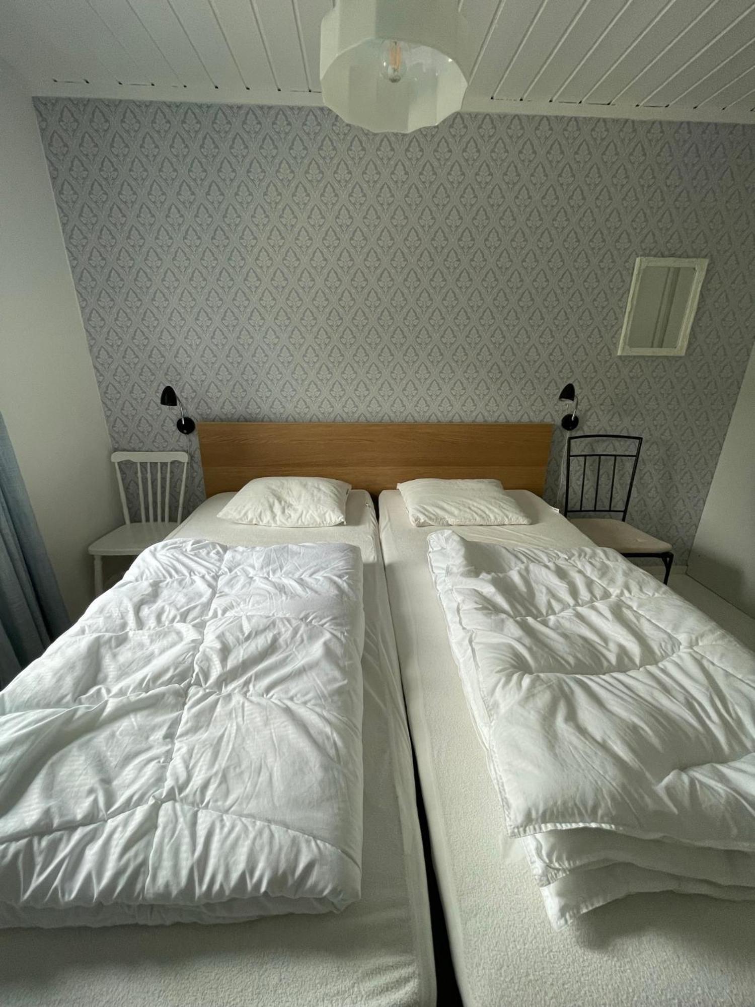 Kustnaera Vandrarhem Hamburgsund Room photo