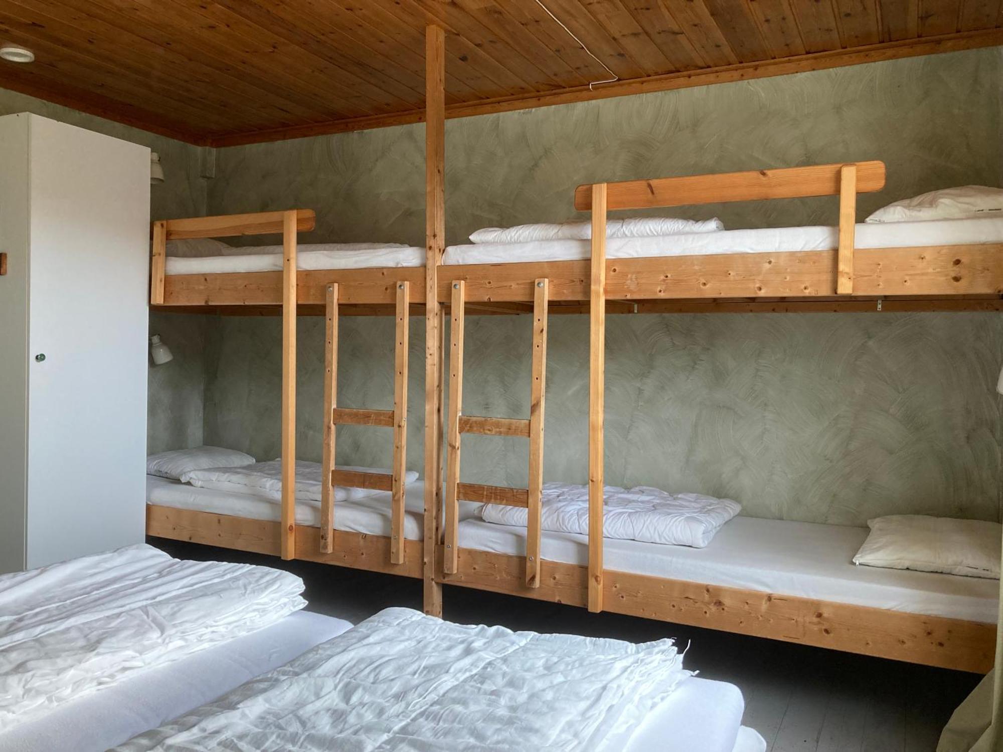 Kustnaera Vandrarhem Hamburgsund Room photo
